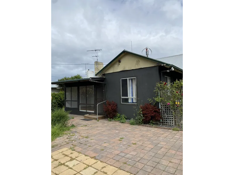 FRESHLY RENOVATED 3 BEDROOM HOME