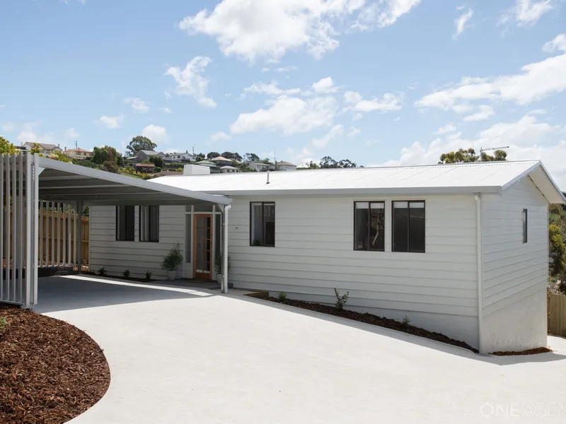 Renovated home, stunning views across Newstead, low maintenance backyard