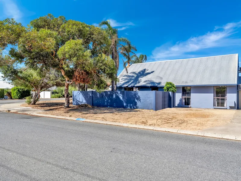 Charming Cottage with Pool and Loft near Estuary!!