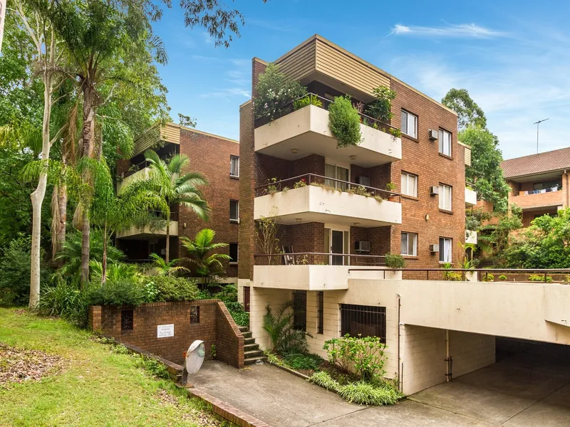 This large one bed unit is located within a security block