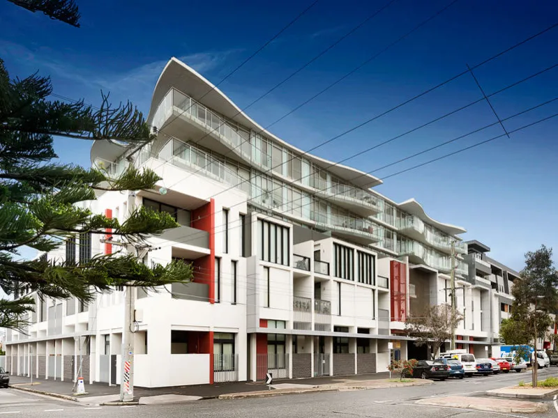 One Bedroom Apartment and a walk to the beach!