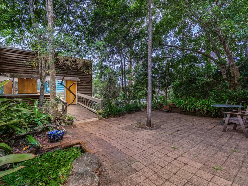 Stunning Family Oasis on 3,217m2 in Prestigious Fig Tree Pocket