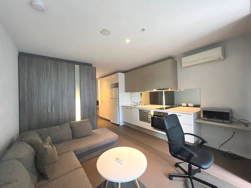 Studio Opposite Southern Cross Railway Station!