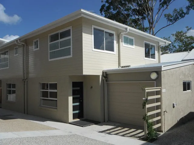 LIGHT AND SPACIOUS 3 BEDROOM TOWNHOUSE, DUCTED AIRCON
