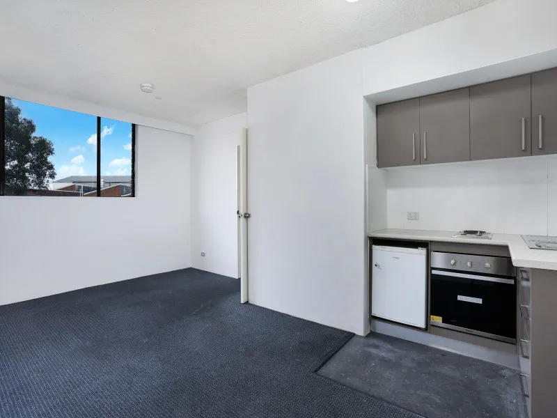 Ideal first home or investment property in Greenwich!!! Must Sell!!! Reduced $520,000-$550,000