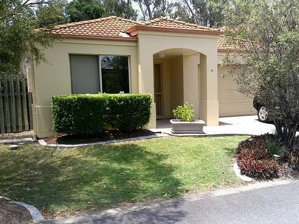 Excellent Family Home close to AB Paterson Private College
