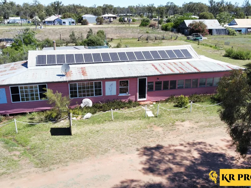 BIG SKY COUNTRY: THIS 4-BED HOME IS WALKING DISTANCE TO THE FAMOUS, PILLIGA, ARTESIAN POOL!!