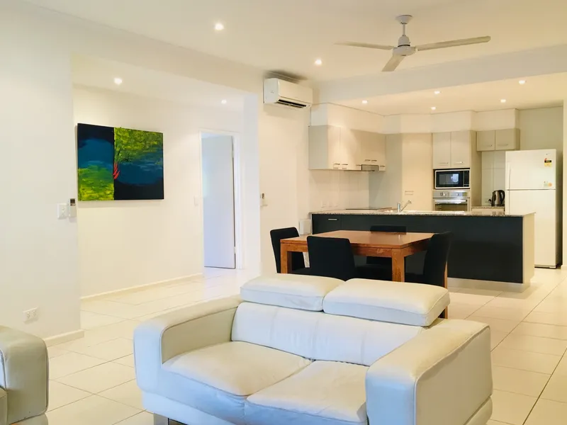 LUXURY UNIT LOCATED IN PARAP!