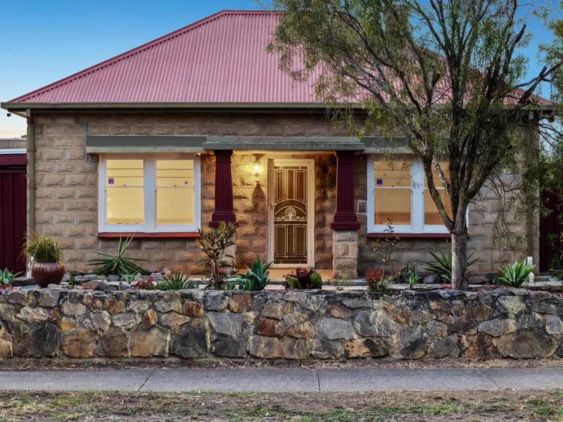 RENOVATORS DELIGHT ON HUGE BLOCK OF LAND!