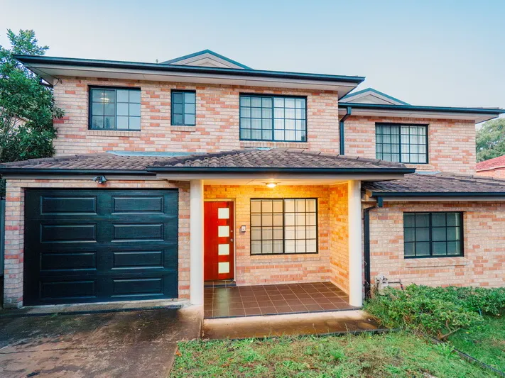 South and North Aspect Timber Floor 3 Large Bedrooms Duplex