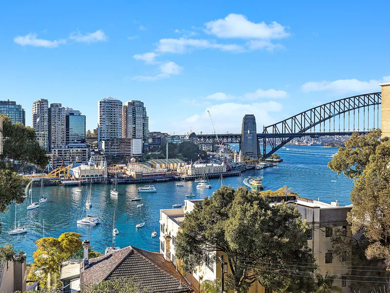 FULLY FURNISHED SUN SOAKED ONE BEDROOM APARTMENT