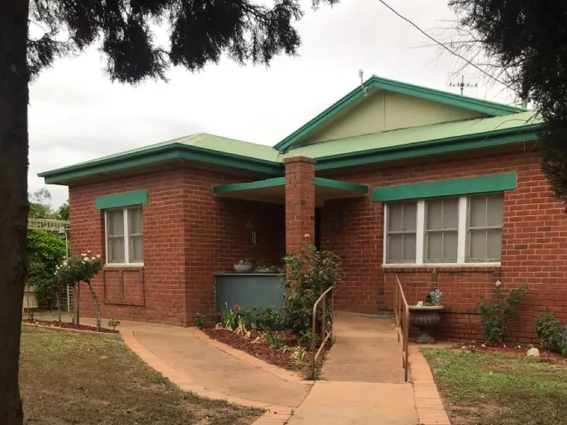 Ray White Parkes 02 6862 1900