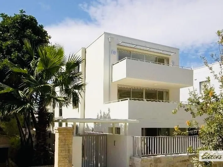 Spacious Two Bedroom Apartment Footsteps from Bondi Beach