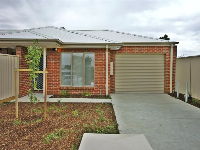 NEAT & MODERN 2 BEDROOM TOWNHOUSE