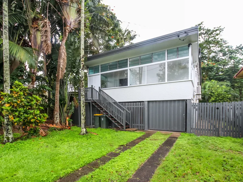 Tropical Queenslander close to CBD