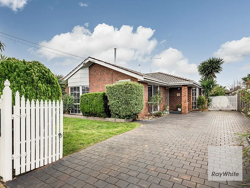 Beautiful Family Home with Entertainment in mind !