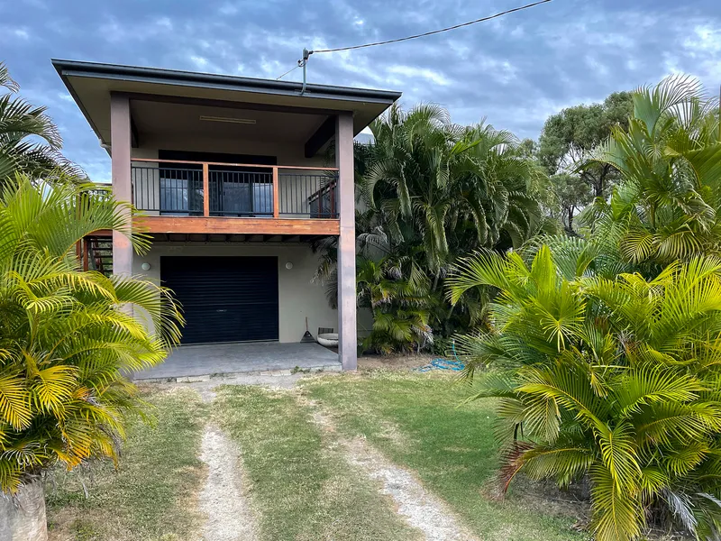 4 BEDROOM TROPICAL RETREAT – BRISK BAY