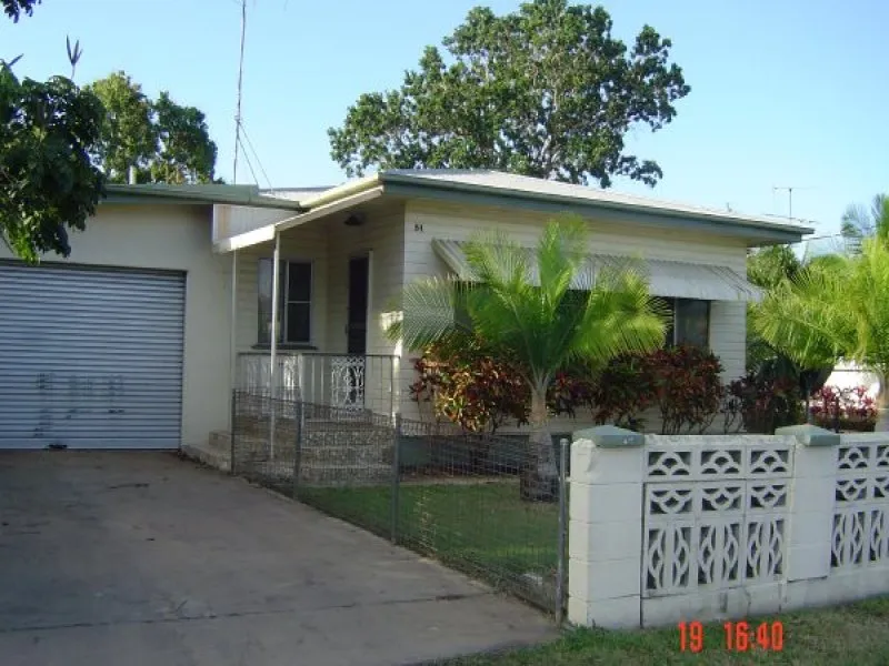 QUEENSLANDER WITH 2 STREET ACCESS
