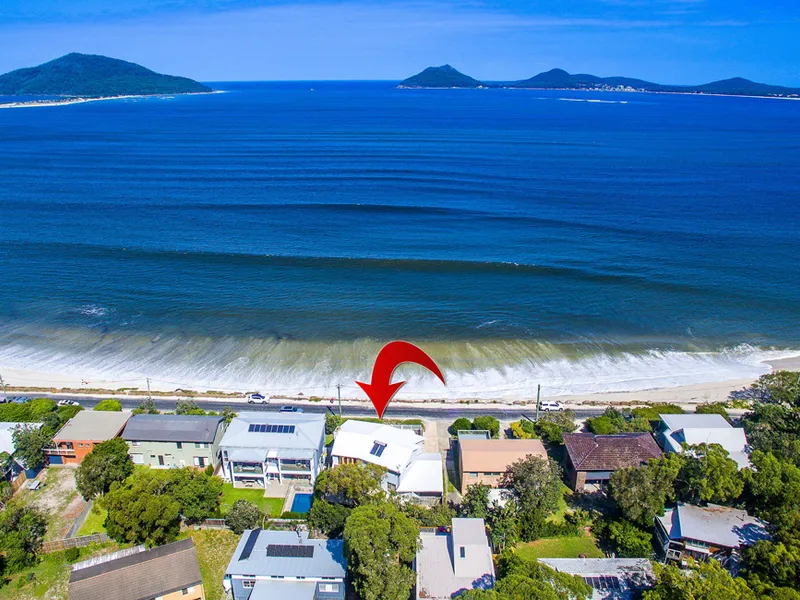 STUNNING BEACHFRONT LOCALE