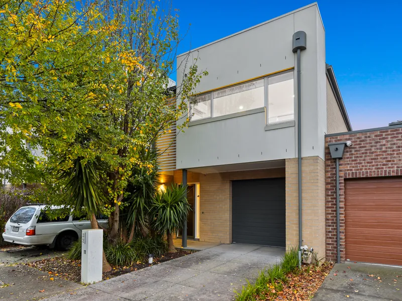 AN EXCEPTIONAL WAVERLEY PARK LIFESTYLE