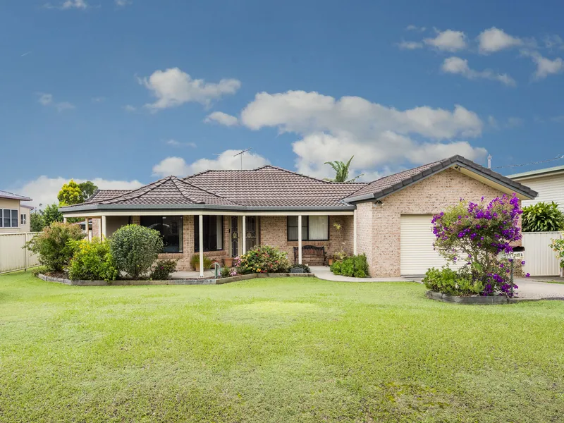 TORRENS TITLE TOWNHOUSE WITH HOUSE SIZED FLOOR-PLAN