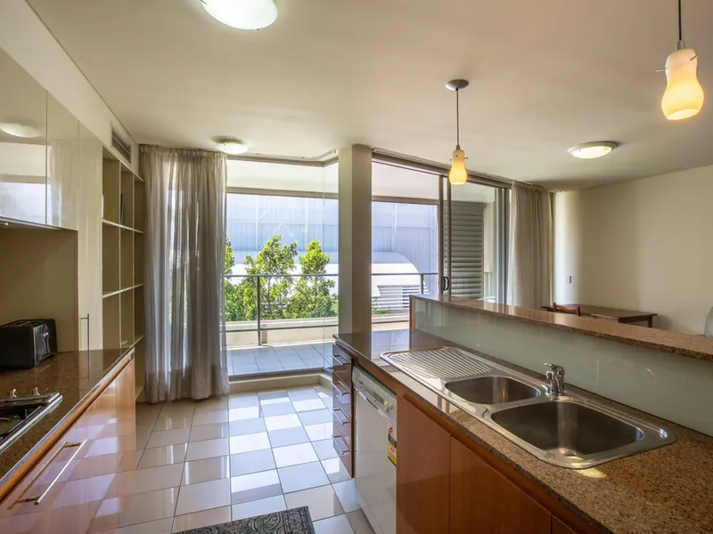 Fantastic 3 Bedroom Furnished Apartment with Harbour Views