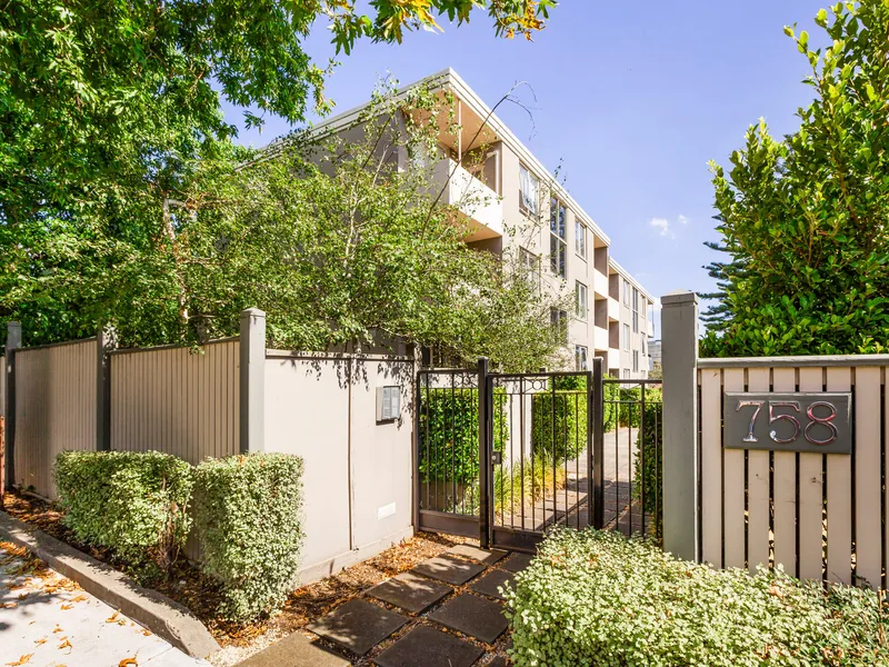 Modern 2 Bedroom Garden Apartment