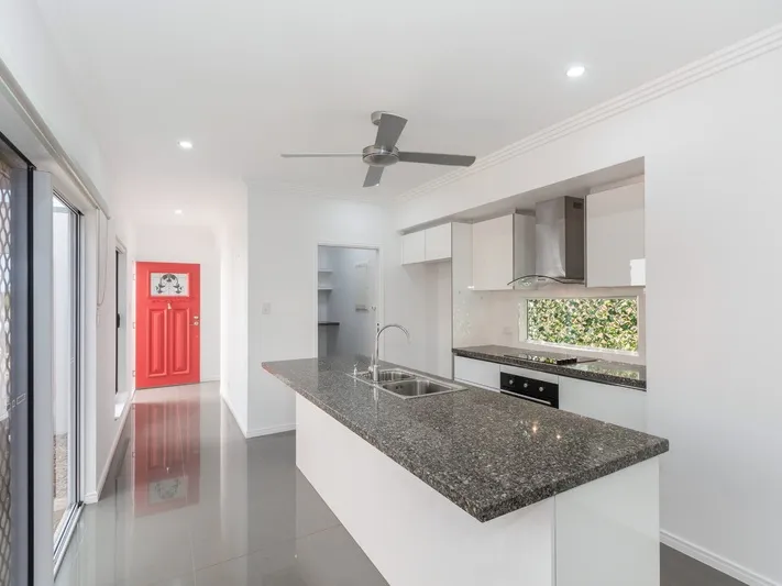 Premium Brand New 3 Bed / 2 Bath Home 5 mins from CBD