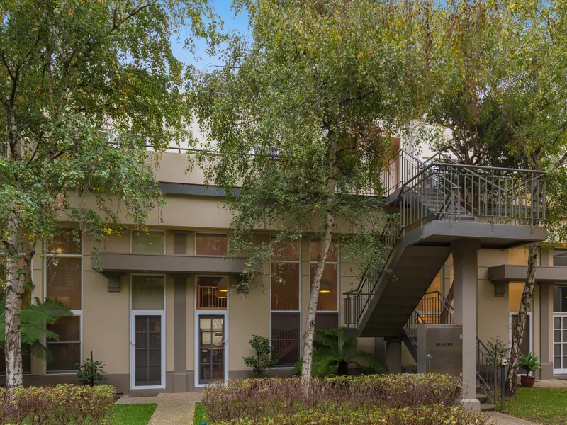 Leafy Town Home in Private & City Fringe Location