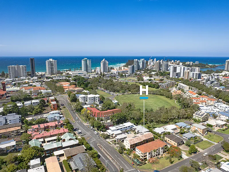 Fresh Coolangatta unit - Walk to the beach