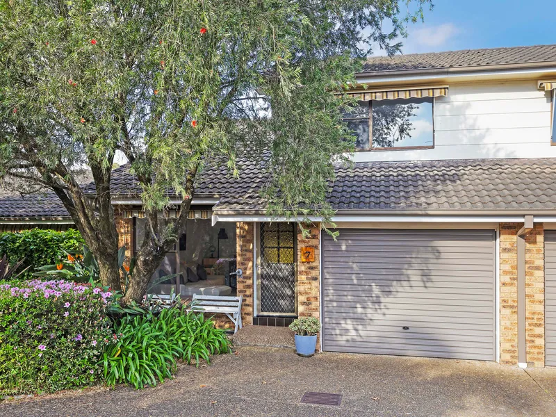 Private, low-maintenance & spacious townhouse in a central location.