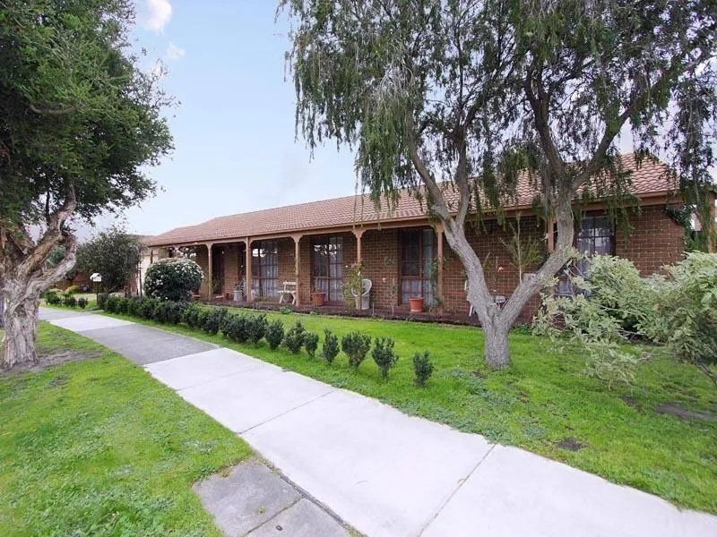 *** 4 Bdrms ~ 2.5 Baths ~ 2 Living PLUS Undercover Entertaining, Enclosed Yard AND Garage
