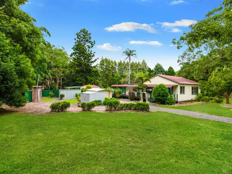 A Slice of Acreage Paradise…