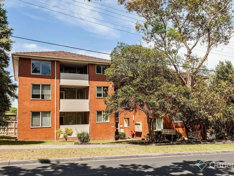 RENOVATED TWO BEDROOM TOP FLOOR APARTMENT!