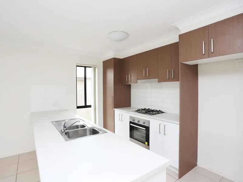 Modern, low maintenance, stylish duplex!