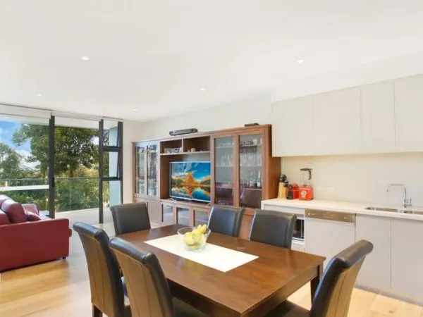 STUNNING EXECUTIVE ONE BEDROOM APARTMENT