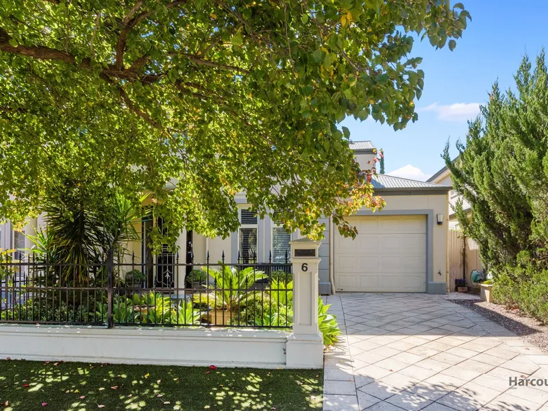 Luxurious Home Overlooking The River Torrens