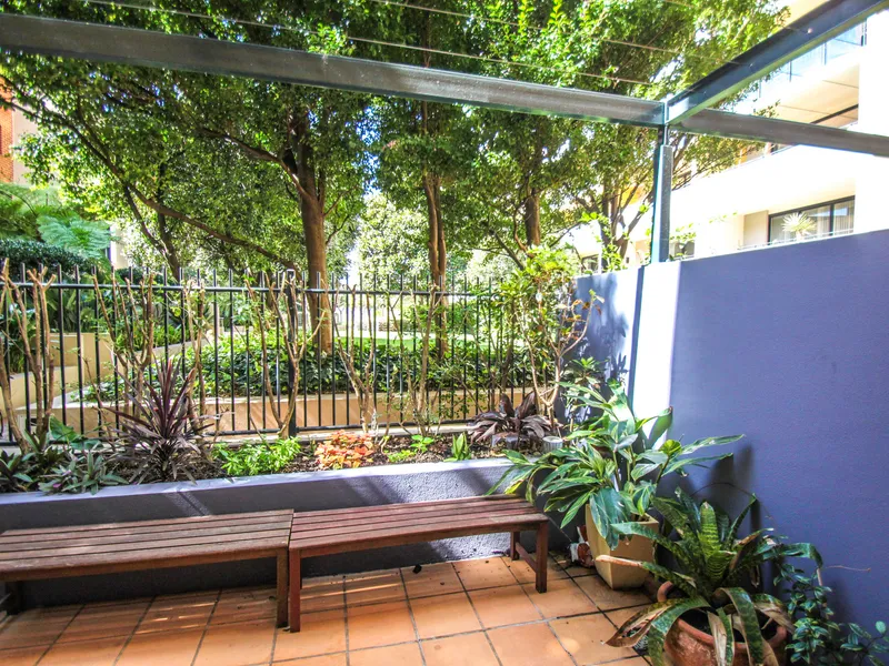 Modern Furnished One Bedroom Split Level Apartment with Private Courtyard