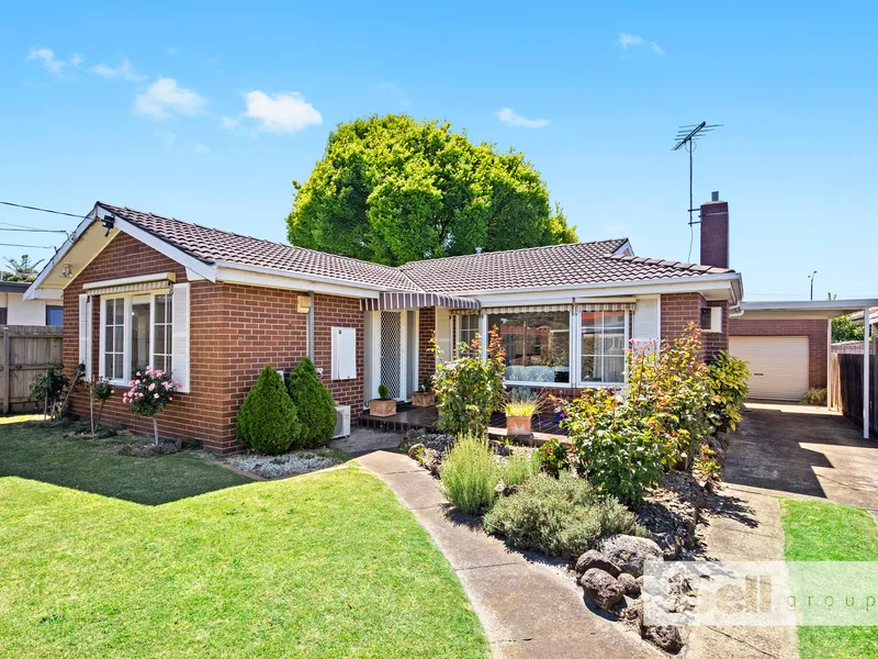 IDYLIC FAMILY HOME WITH THE BEST IN LIFESTYLE AND LOCATION! 