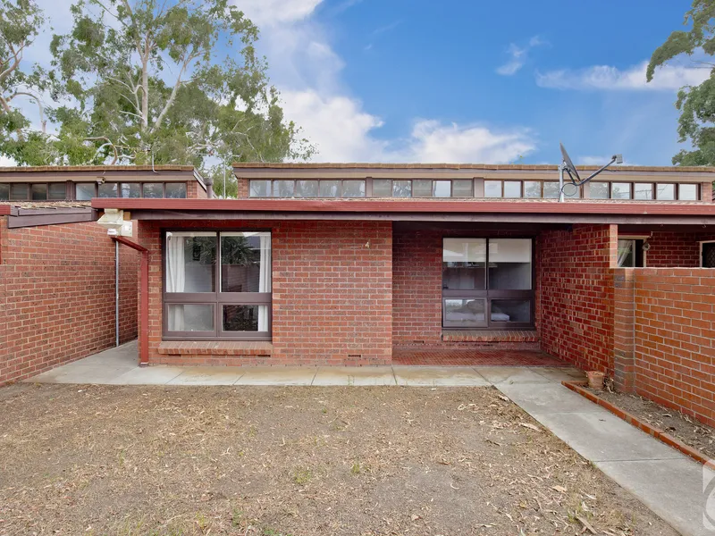 UPDATED UNIT MINUTES FROM THE CBD!