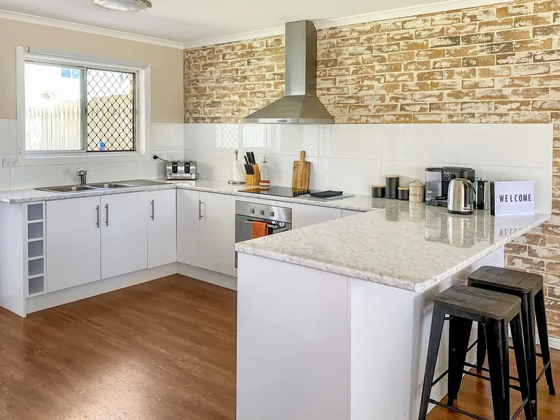 Modern Lifestyle & Perfect Location (fully self-contained townhouse)