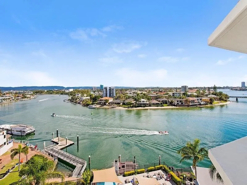 One Bedroom Riverside Apartment in Surfers Paradise!