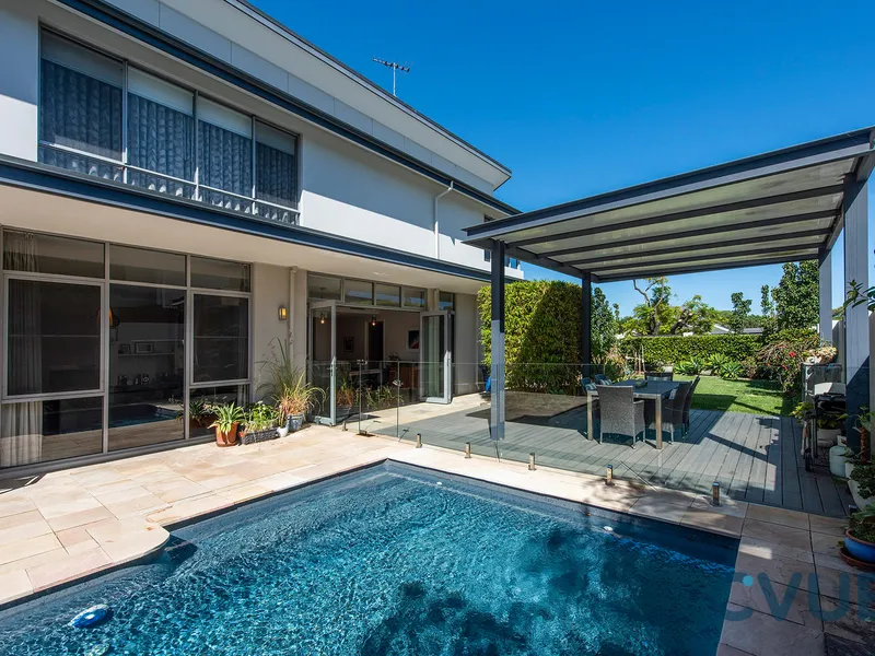 3 Months Only - Stylish Modern Family Home with Pool – Furnished and Equipped