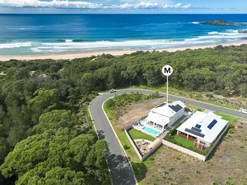 Hamptons style dream home just 30 Meters from Manyana Beach
