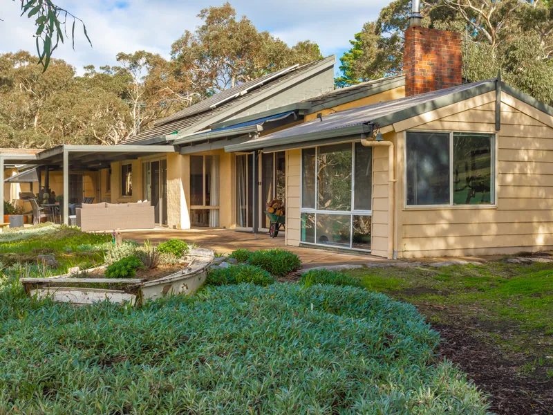 1977 Modernized Rural Country Estate!