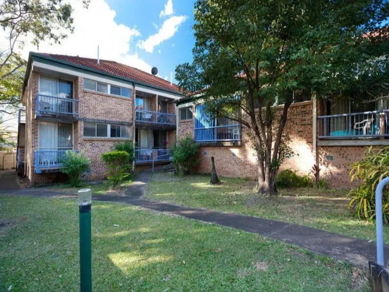 ONLY A SHORT STROLL TO THE SOUTHPORT CBD - STUDIO APARTMENTS AVAILABLE NOW!