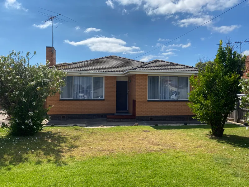 Immaculate & Beautifully Located with Gardener Included