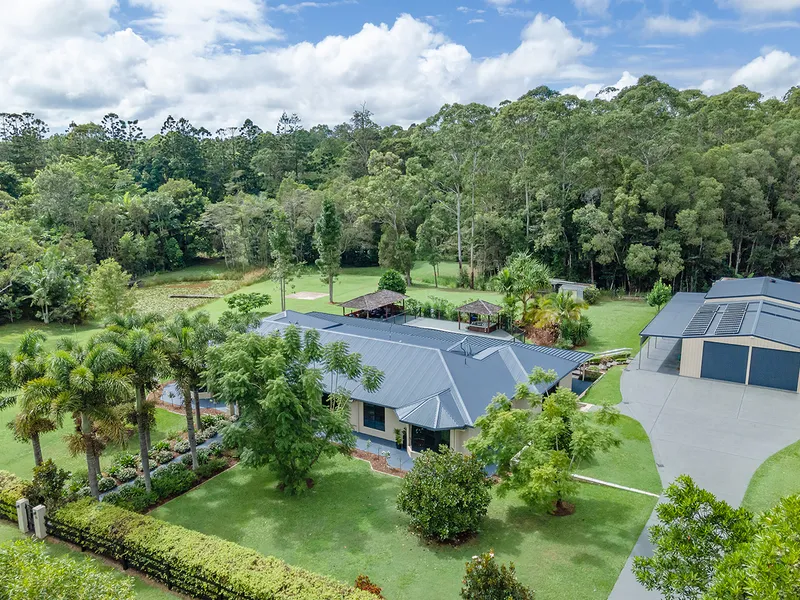 Luxurious Hinterland Lifestyle