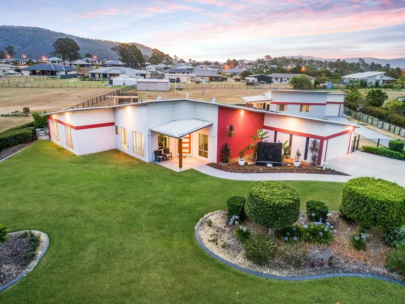 FABULOUS SEMI-RURAL LIVING WITH ROOM FOR ALL THE TOYS - INCLUDES A SEPARATE DWELLING