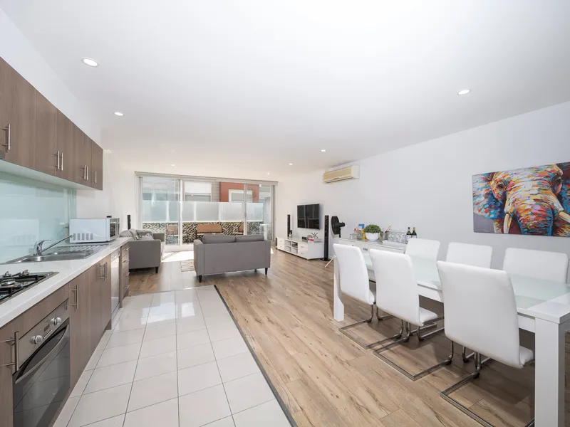 BIGGEST ONE BEDROOM APARTMENT IN MOONEE VALLEY